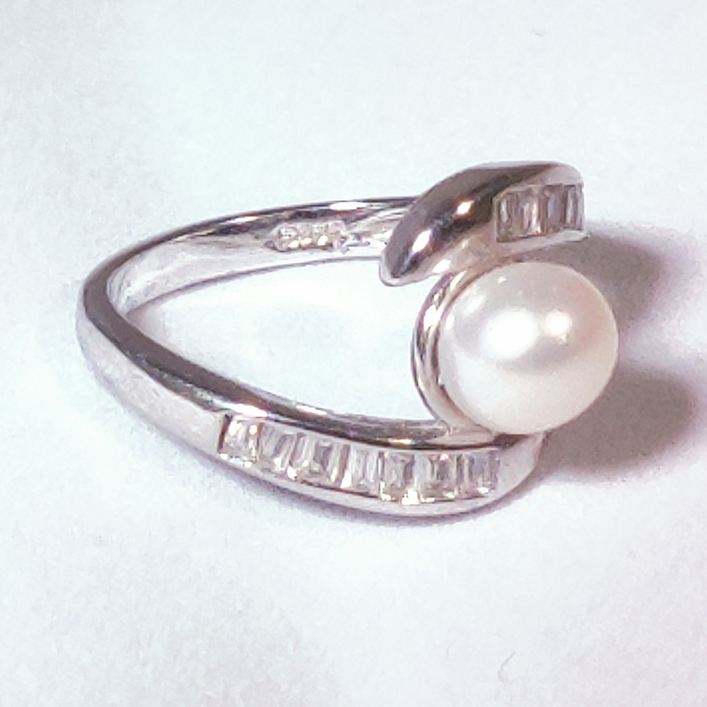 Vantel Pearls Illumination Ring View 2